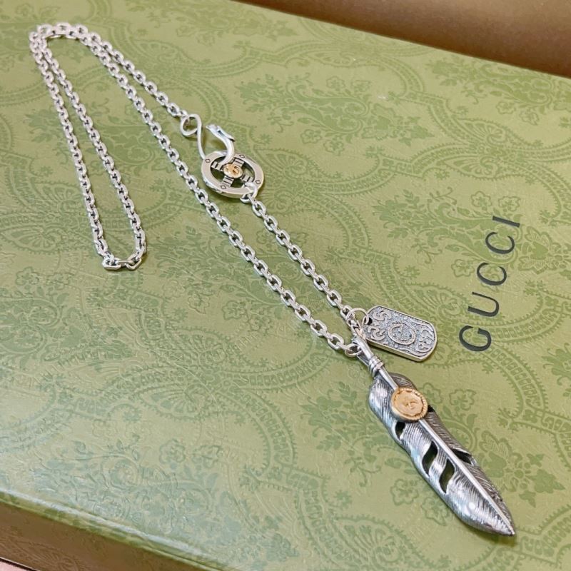 G*u*i necklaces